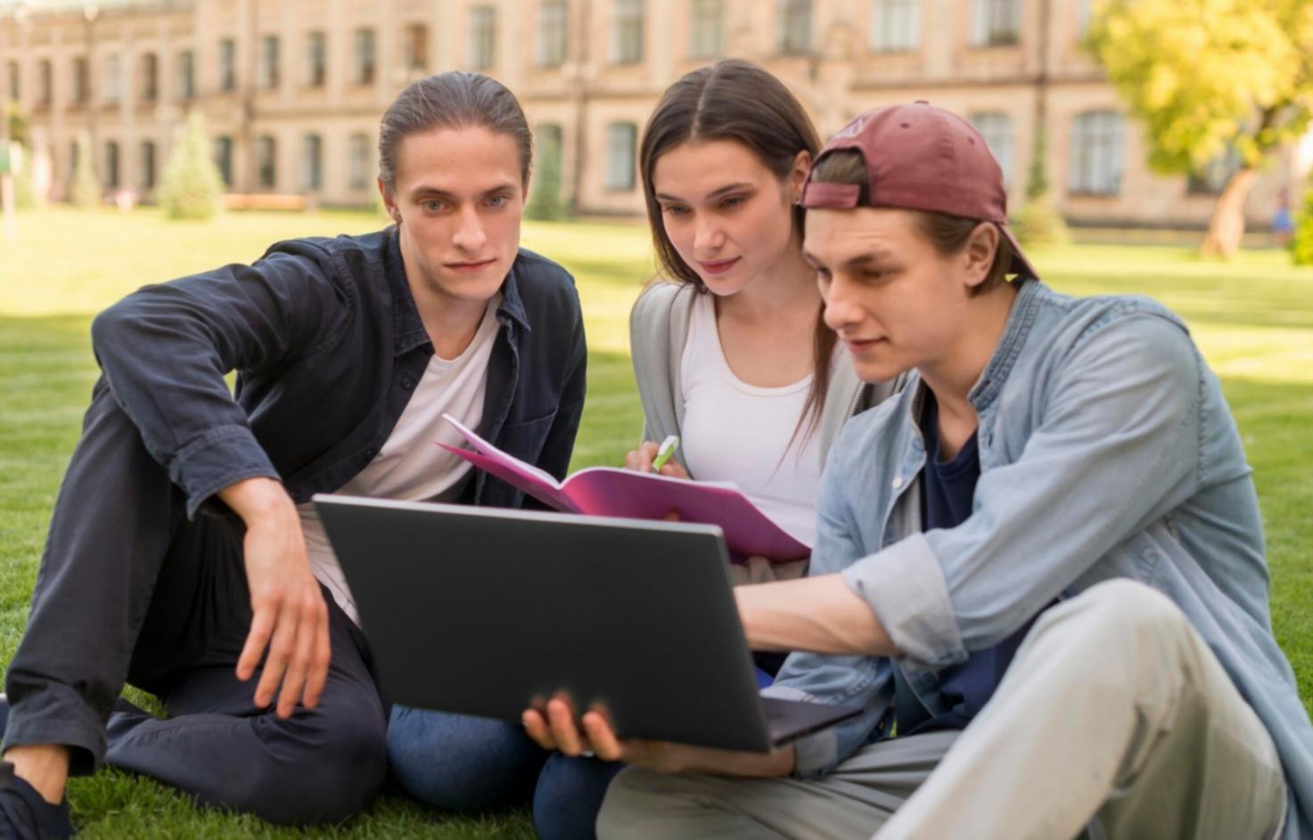 Sesiune de educație financiară zelthorvia cu participanți activi